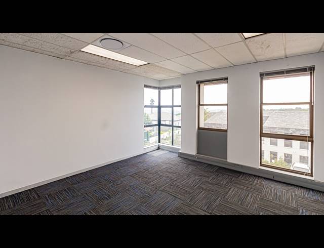240M² OFFICE TO LET IN DUNKELD WEST